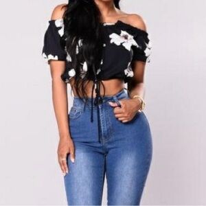 NWT! Fashion nova Belinda Crop Top Navy/Floral SMALL